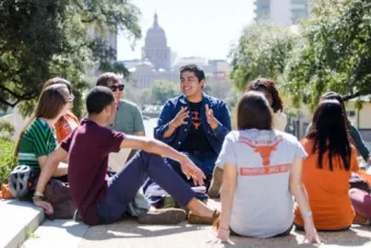 Students-on-South-Mall-for-Visitor-s-Guide-2013